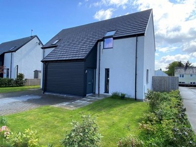 7 Mackinnon Drive, Croy