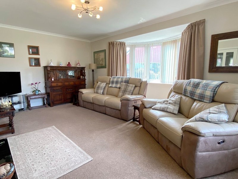 35 Broom Drive, IV2 4EG