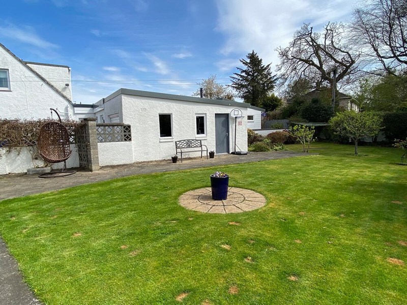 35 Broom Drive, IV2 4EG