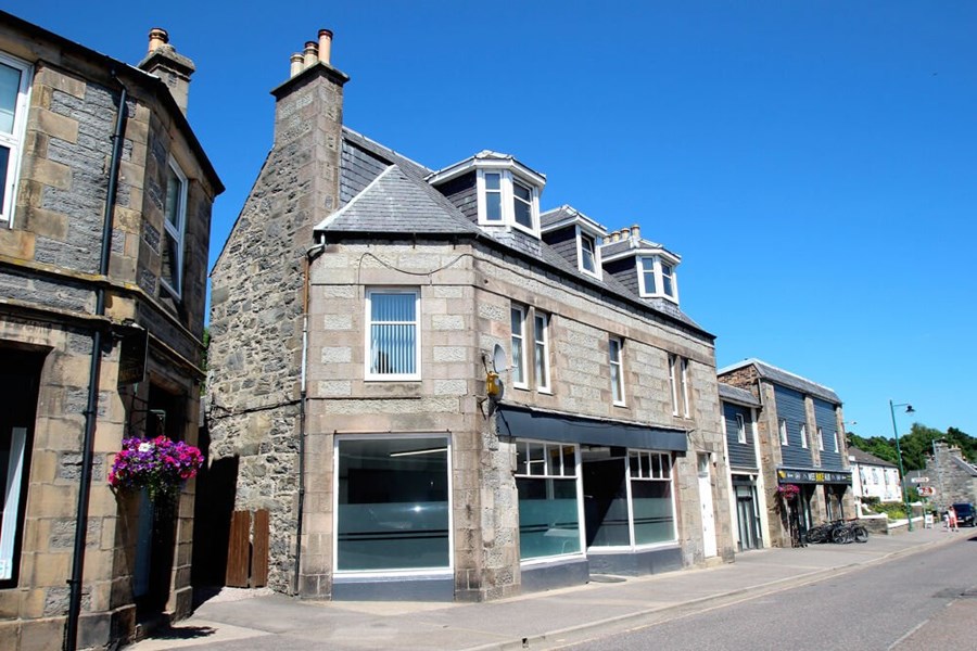 61 High Street, PH21 1HX