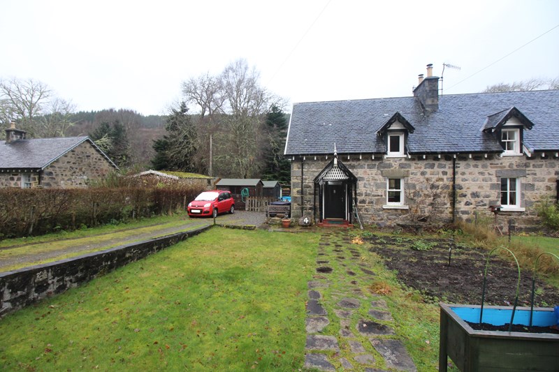 4 Tomich Strathglass Beauly Beauly IV4 7LZ