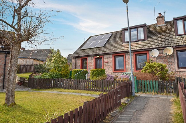 24 Seaforth Place, Maryburgh IV7 8DR