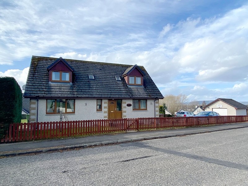 8 Druid Temple Crescent