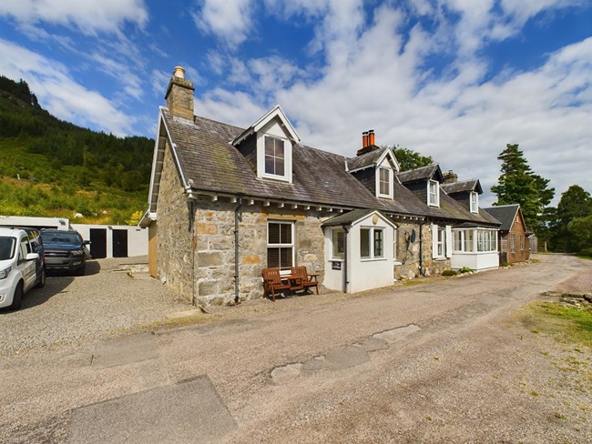 The Hollies, 4 Bridgend, Strathconon IV6 7QQ