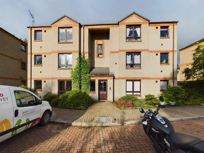 54 Cambrai Court, Dingwall IV15 9XA